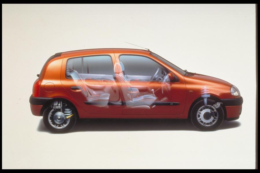  Renault Clio 1998 года  (фото 42 из 106)